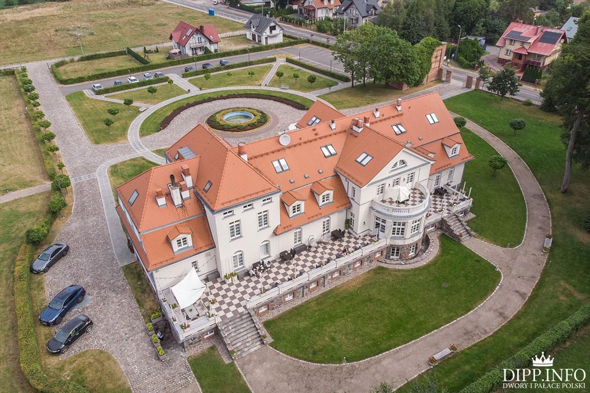 pałac w Łebuni