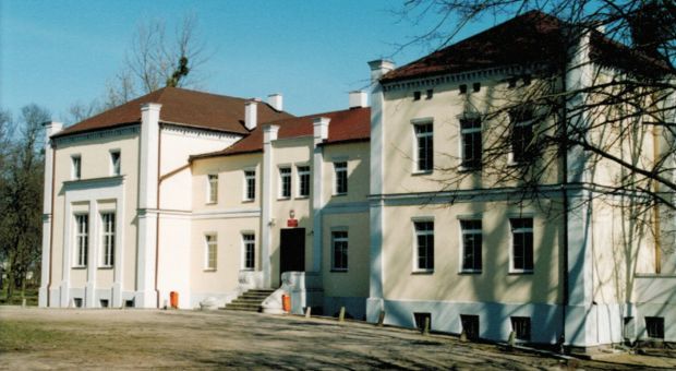 pałac w Broniewicach lata 90-te XX w.