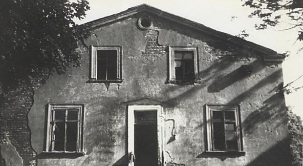 dwór w Choćmirowie 1978