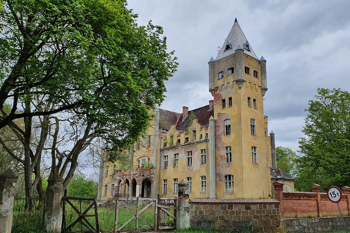 pałac Dobrowo