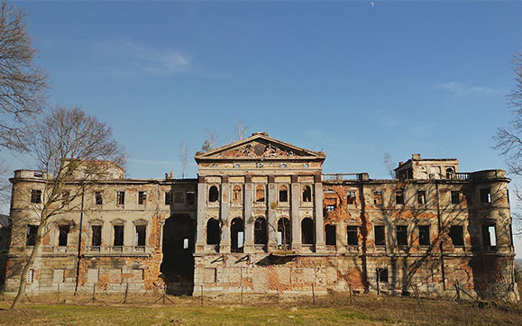 pałac w Sławikowie 2024