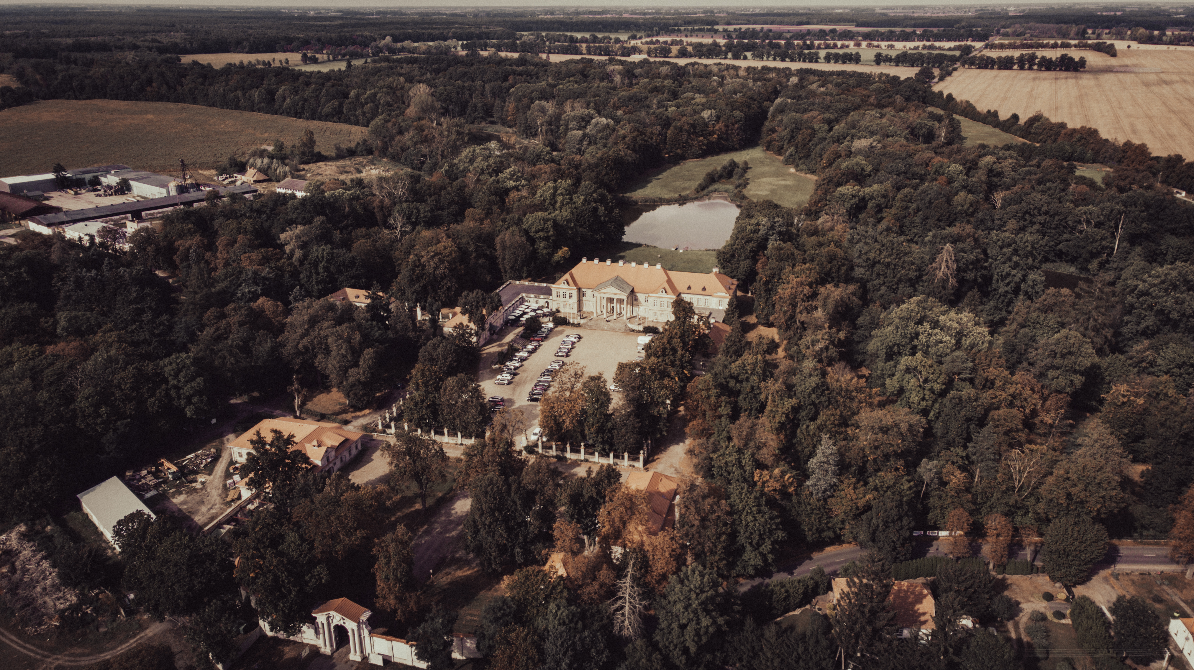 pałac w Czerniejewie 2023 z drona