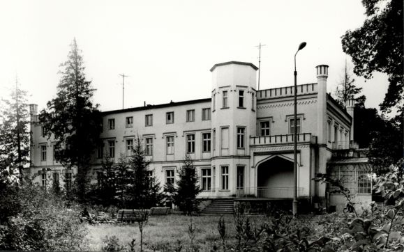 Pałac w Karwicach, 1979