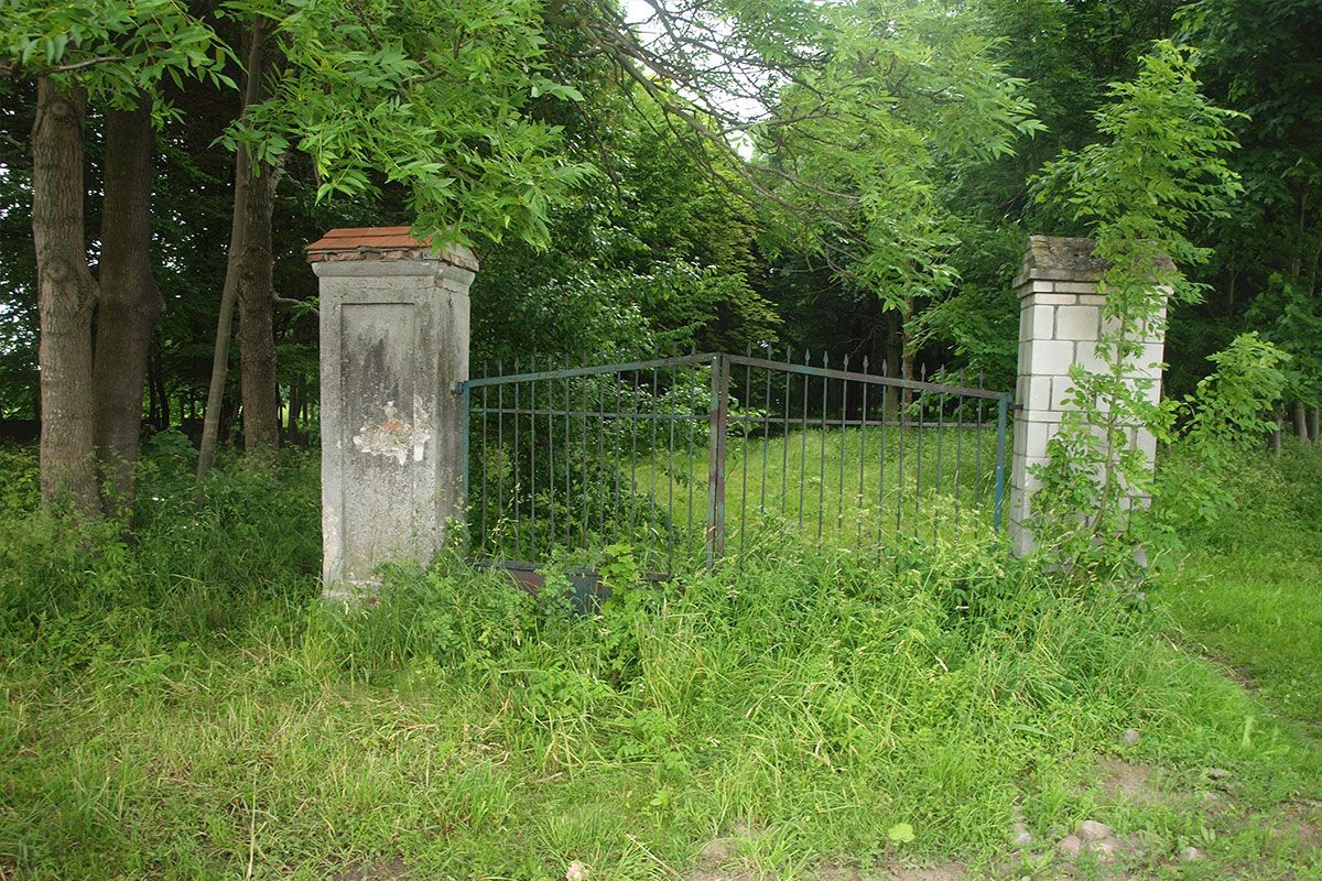 dwór w Jarczewie brama wjazdowa