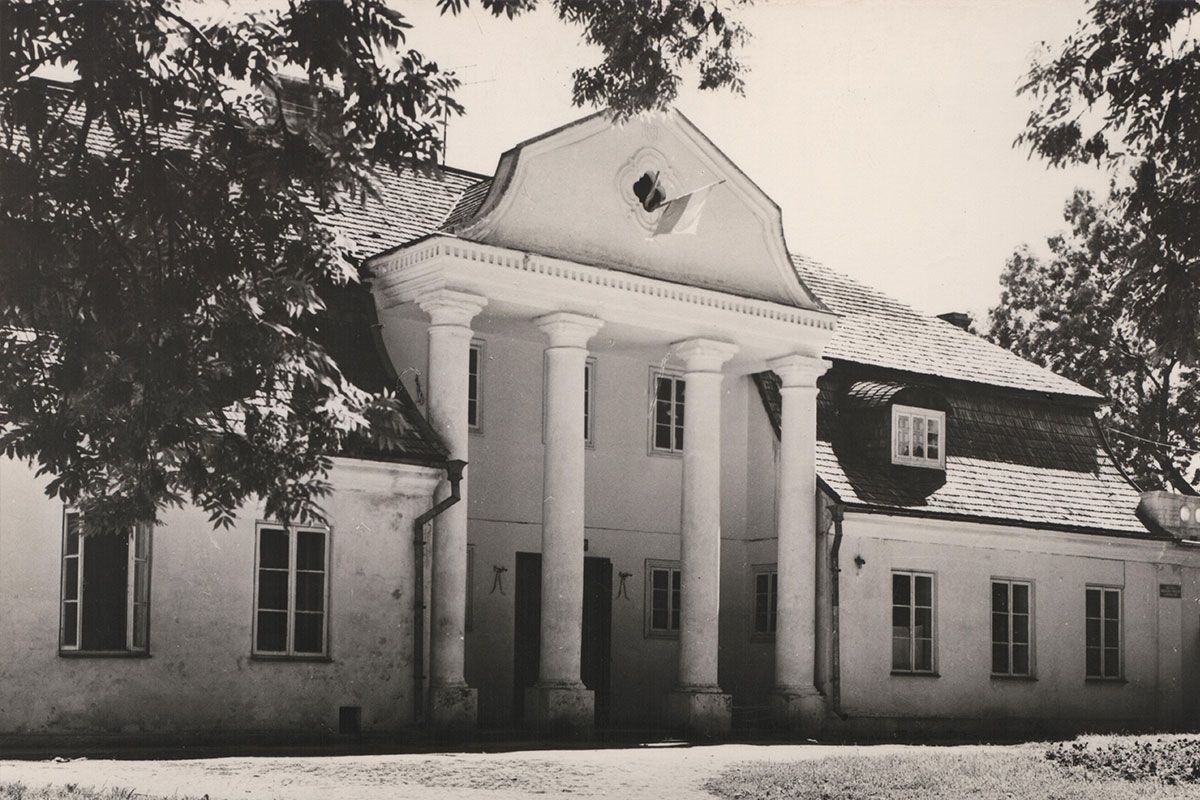 dwór Du Chateau w Hrubieszowie, 3 Maja 11