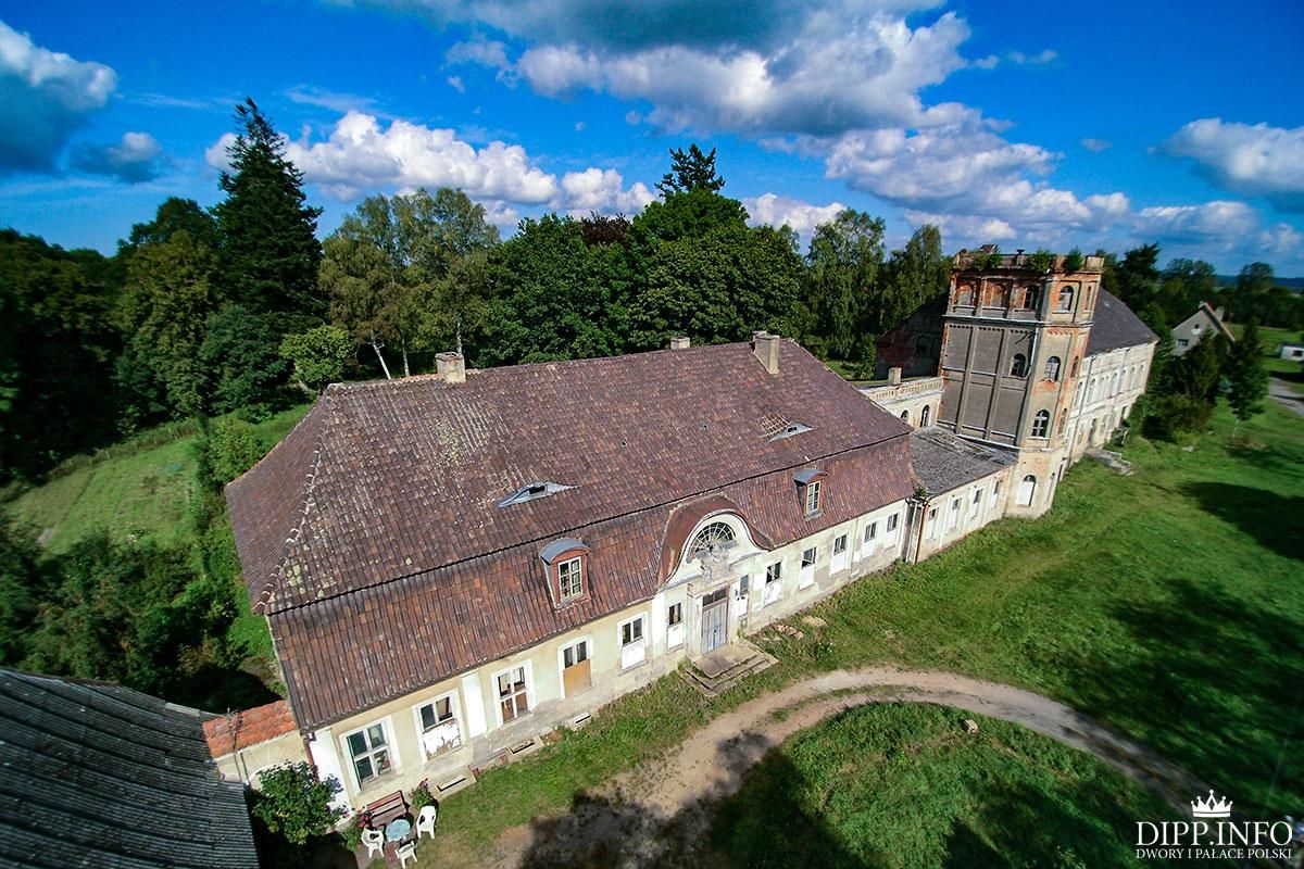 pałac w Cecenowie zdjęcie z drona