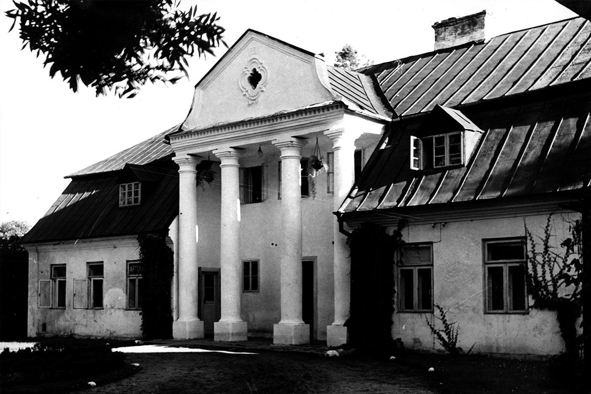 dwór Du Chateau w Hrubieszowie, 3 Maja 11
