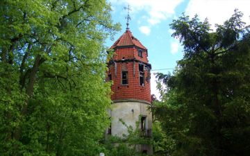 wieża dworska w Watkowicach Małych