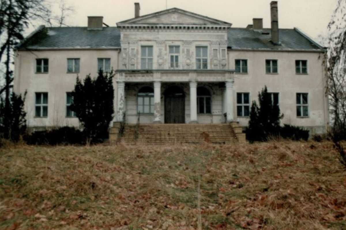 Pałac Mała Komorza 1997