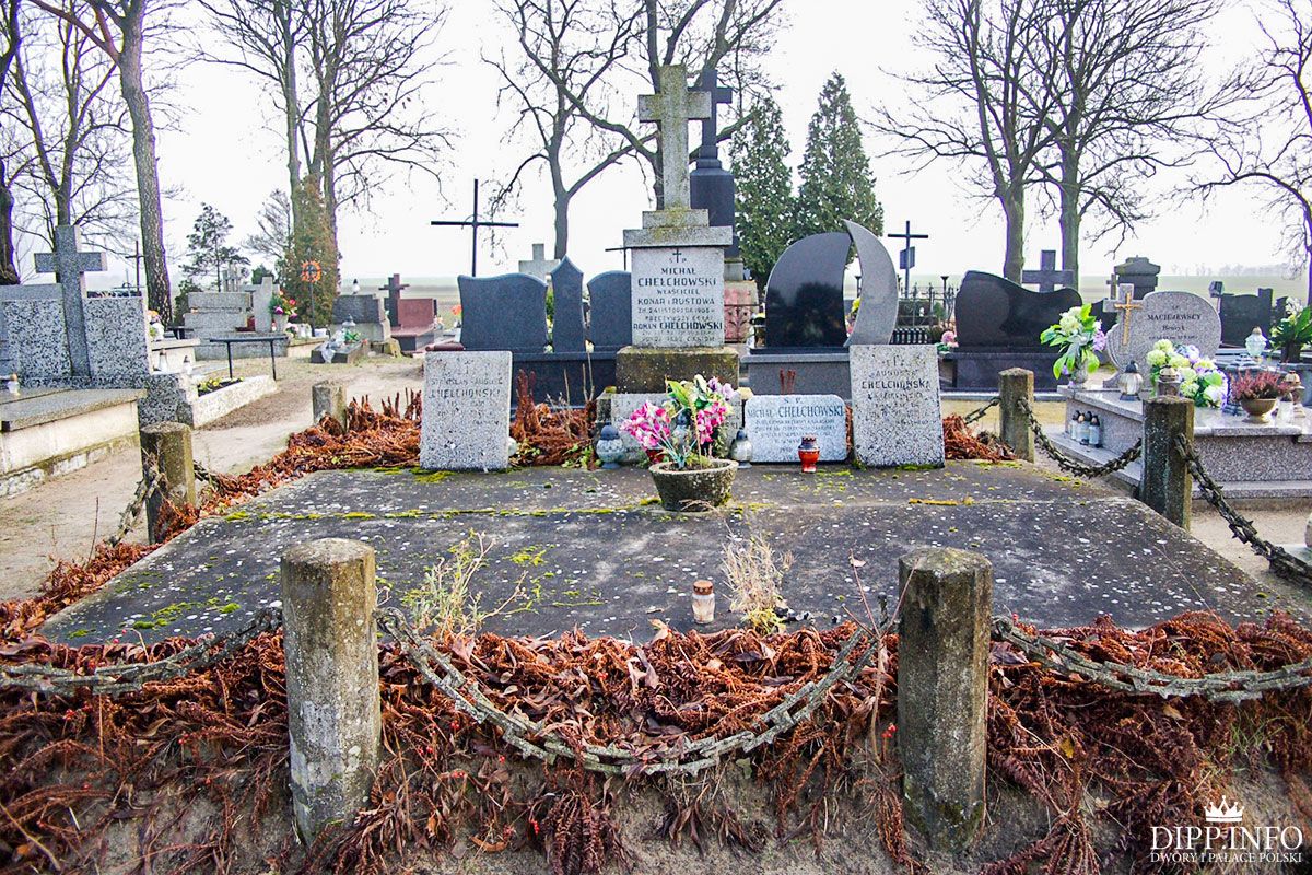 Grobowiec rodziny Chełchowskich na cmentarzu parafialnym w Łękasz Kościelnych