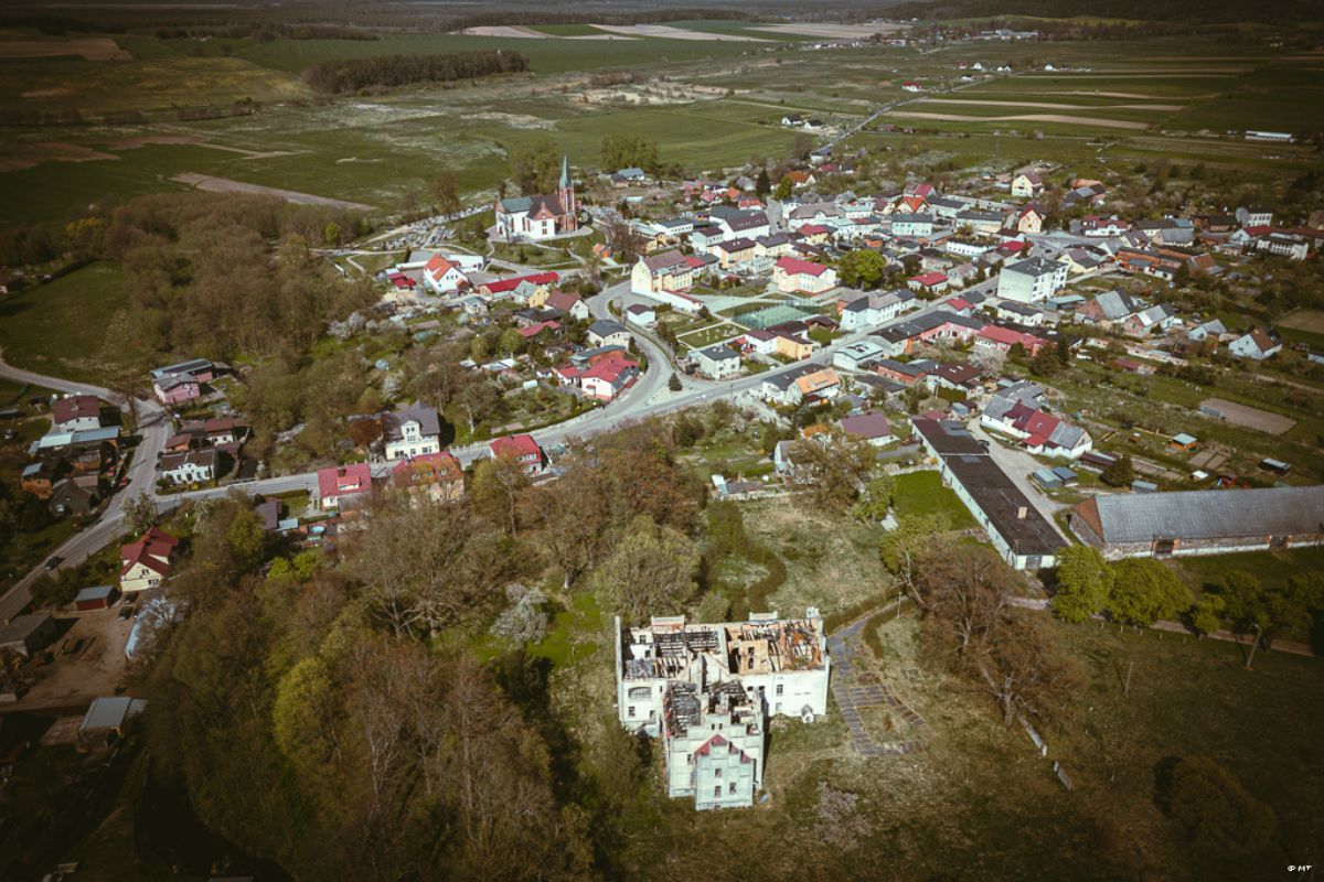 pałac w Główczycach zdjęcie z drona 