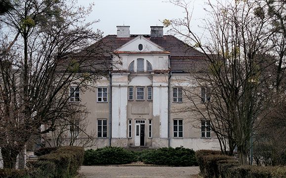 pałac w Wólce Przybójewskiej elewacja tylna z prawej strony