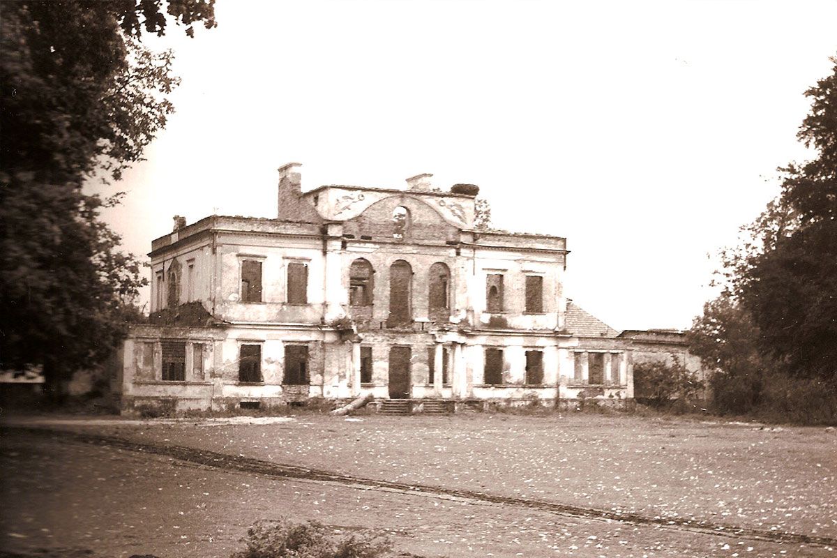 pałac w Dołhobyczowie 1957