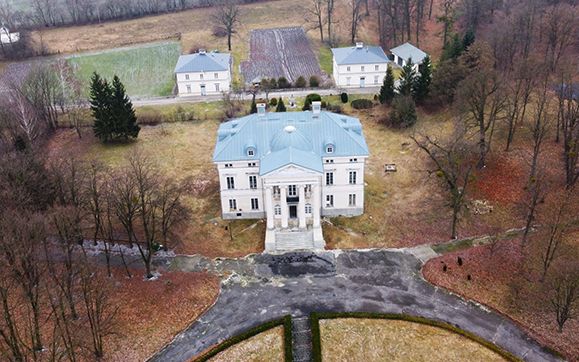 pałac Lubomirskich w Niezdowie z drona