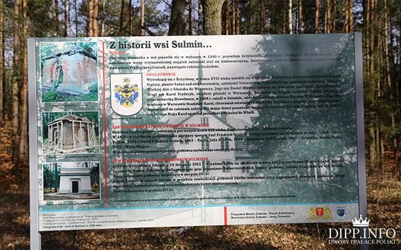 tablica pamiątkową z historią wsi Sulmin