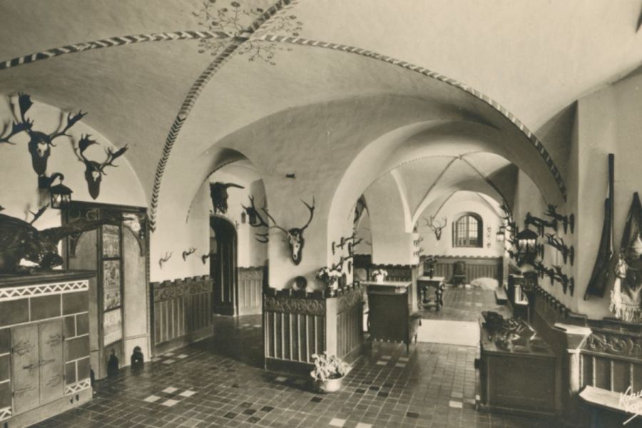 pałac w Markowie, 1935 - 1943
